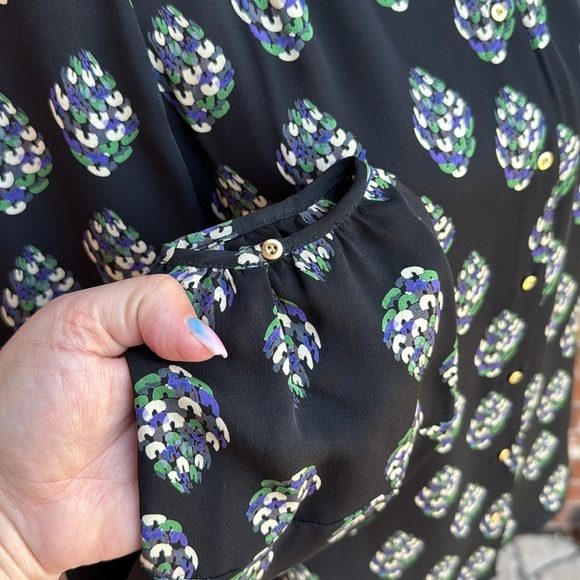 Diane von Furstenberg Button Up Shirt Top Black 100% Silk Long Sleeve Size 2 - Picture 4 of 8